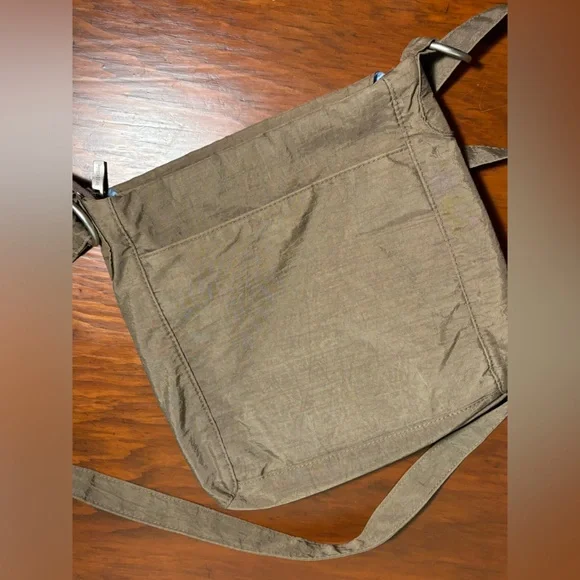 Baggallini olive crossbody bag w/adjustable strap - Picture 8 of 12